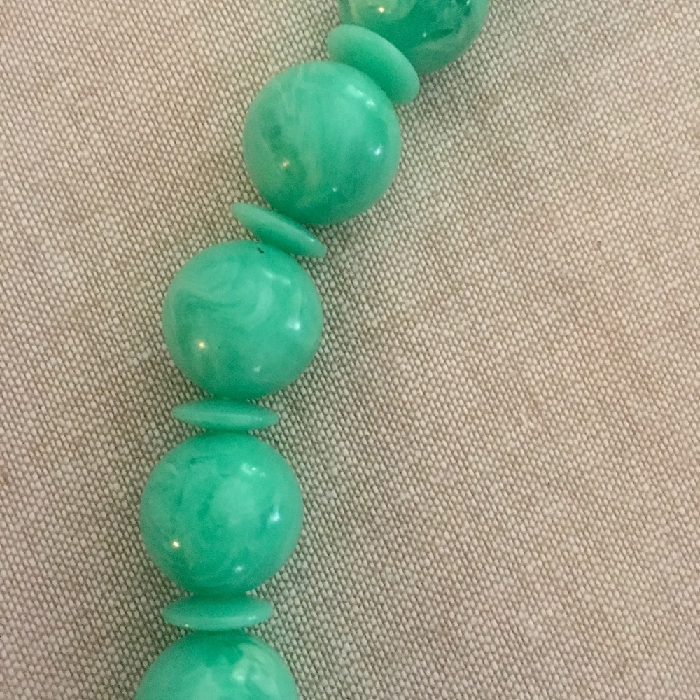 Vintage Jade Green Beaded Necklace - Picture 3 of 5